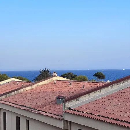 Location Estival Parfaite : A 50 Metres De La Plage, Offrant Magnifique Vue * Fréjus